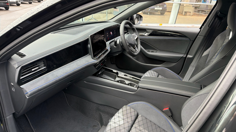 Volkswagen Passat 1.5 eTSI R-Line 5dr DSG Petrol Estate